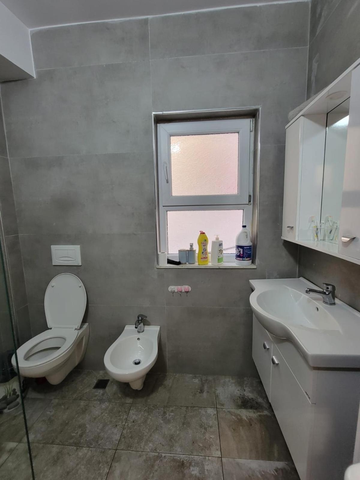 Ajla Komuna Apartament Lägenhet Tirana Exteriör bild