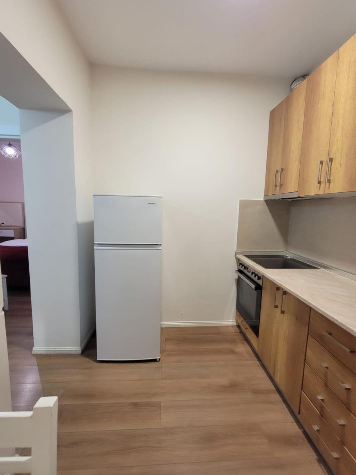 Ajla Komuna Apartament Lägenhet Tirana Exteriör bild