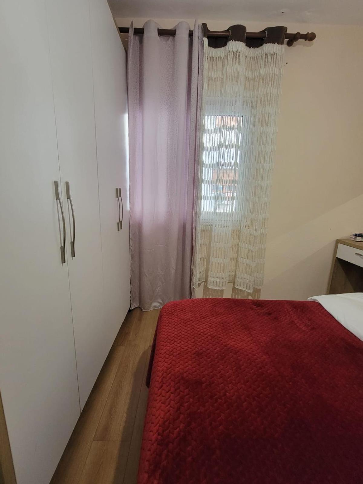 Ajla Komuna Apartament Lägenhet Tirana Exteriör bild