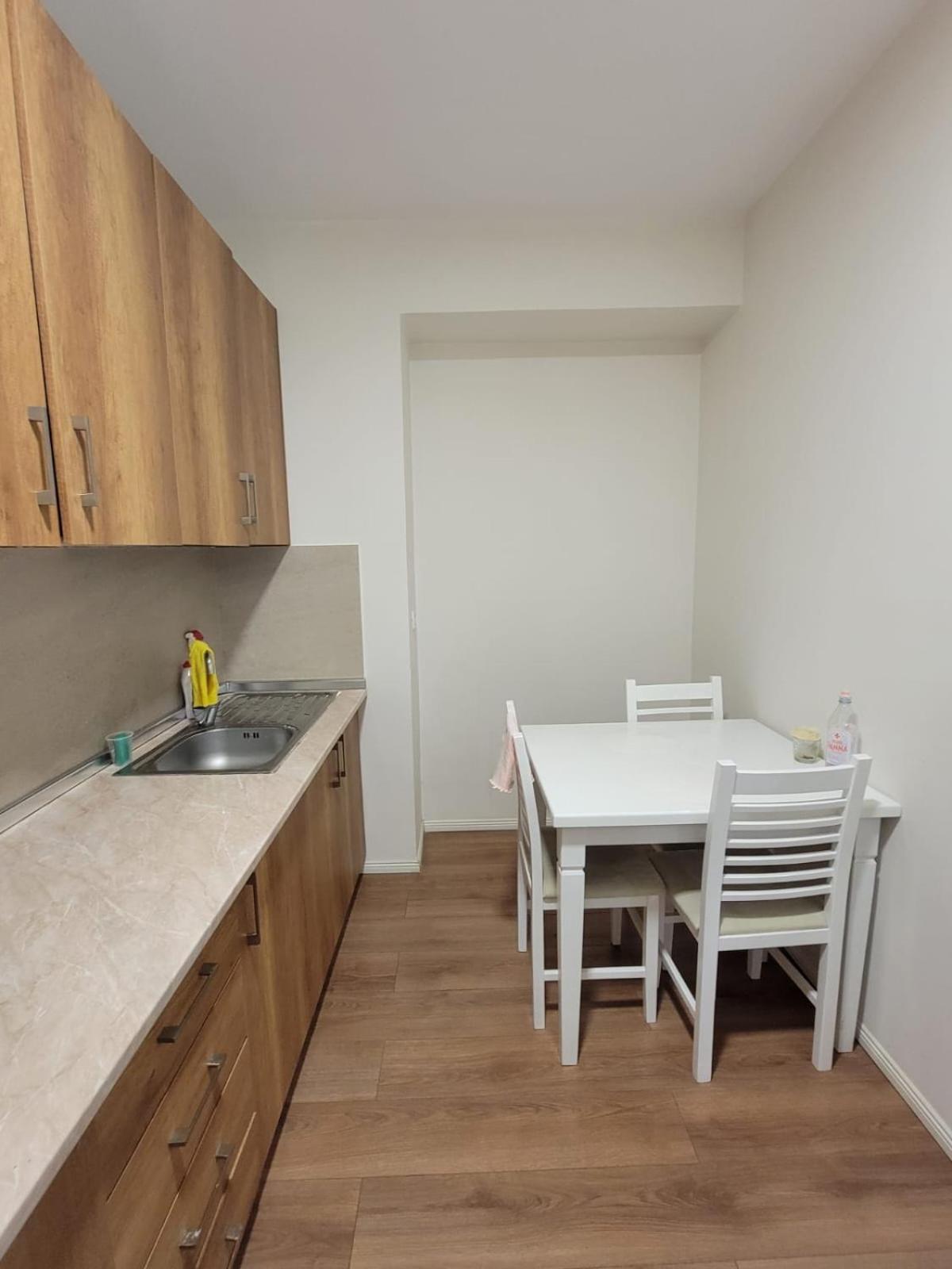 Ajla Komuna Apartament Lägenhet Tirana Exteriör bild