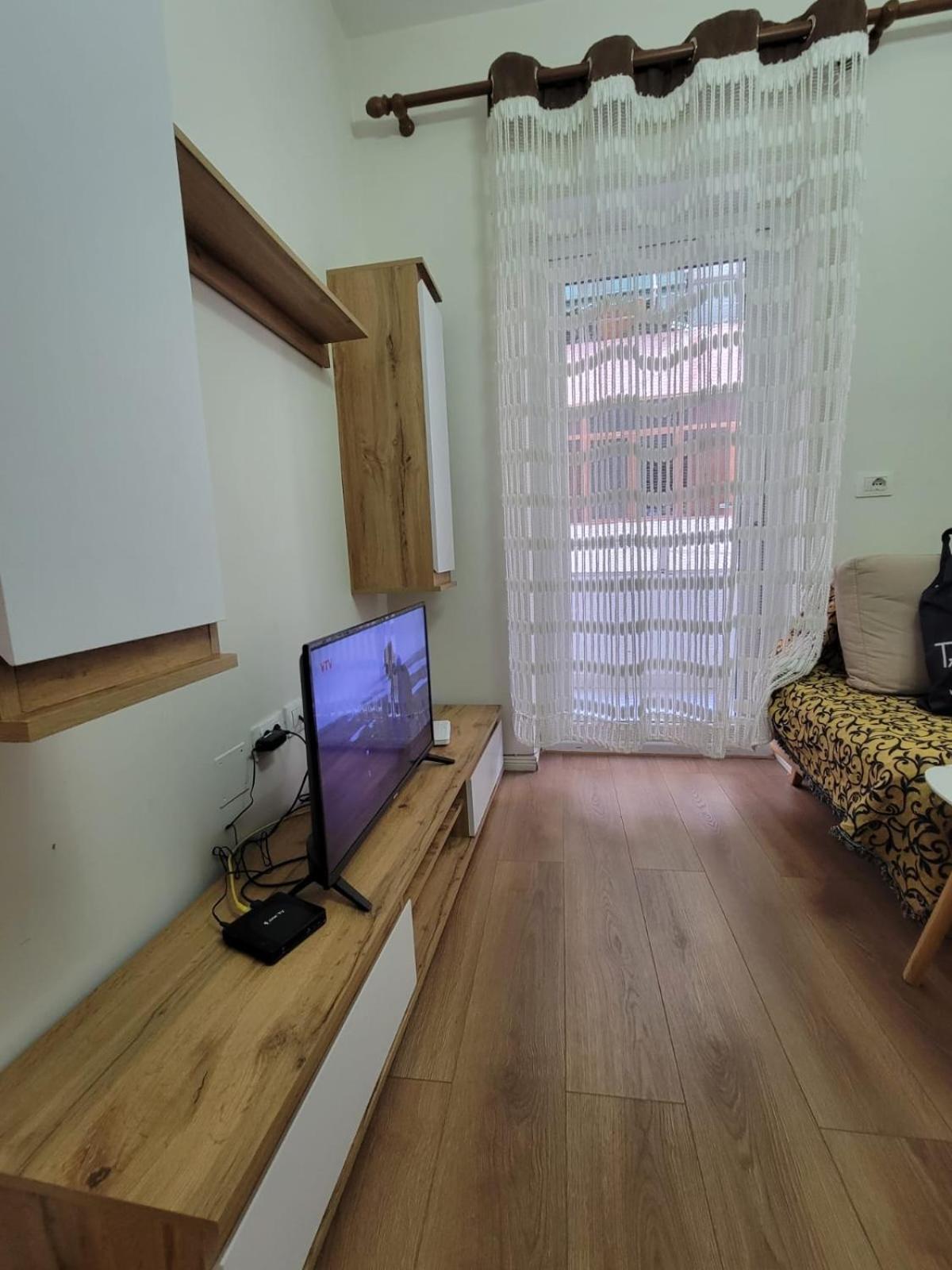 Ajla Komuna Apartament Lägenhet Tirana Exteriör bild
