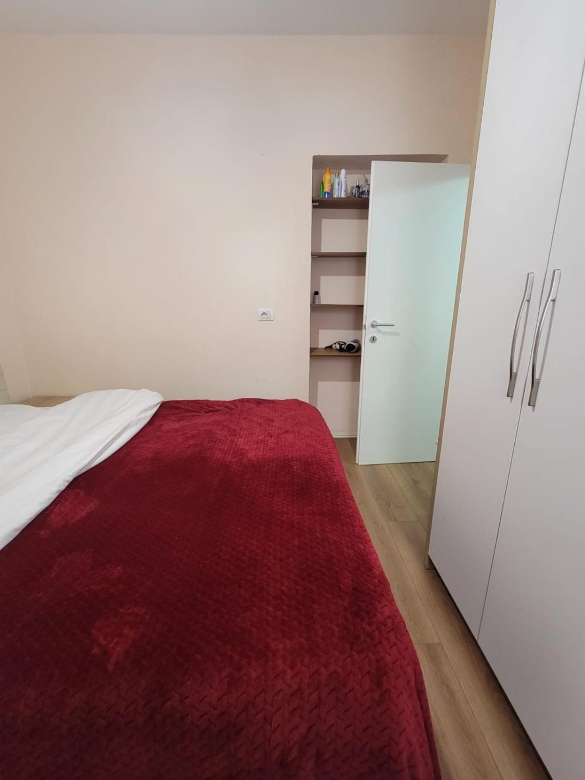 Ajla Komuna Apartament Lägenhet Tirana Exteriör bild